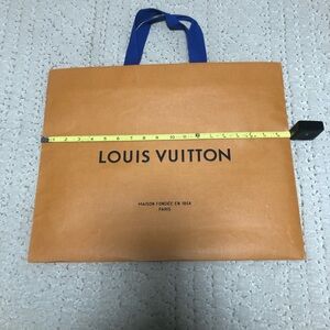 Classic Gucci gold shopping bag